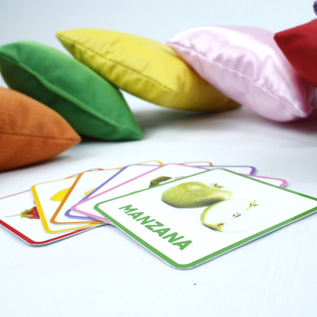 Detalle textura, tarjetas y colores del set sensorial olfativo