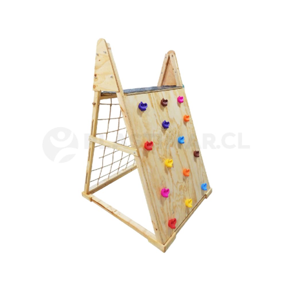 Muro de escalada fijo con red y lianas instalado en sala de psicomotricidad.